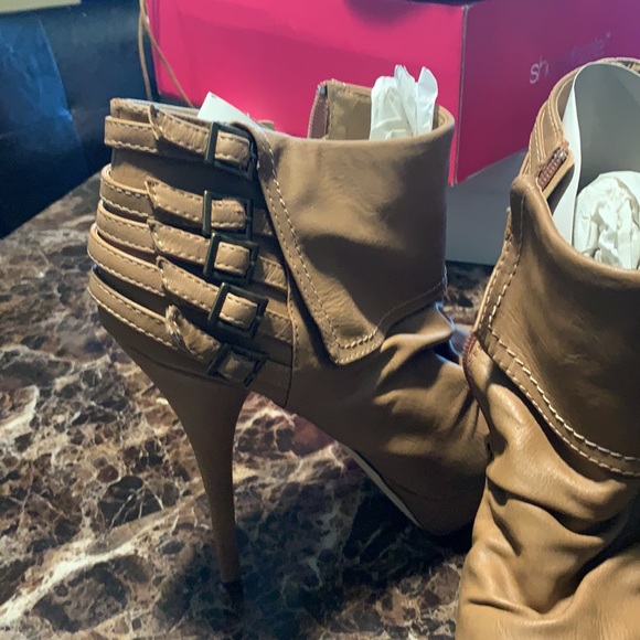 SOLD 5in platform ankle booties - Picture 3 of 5